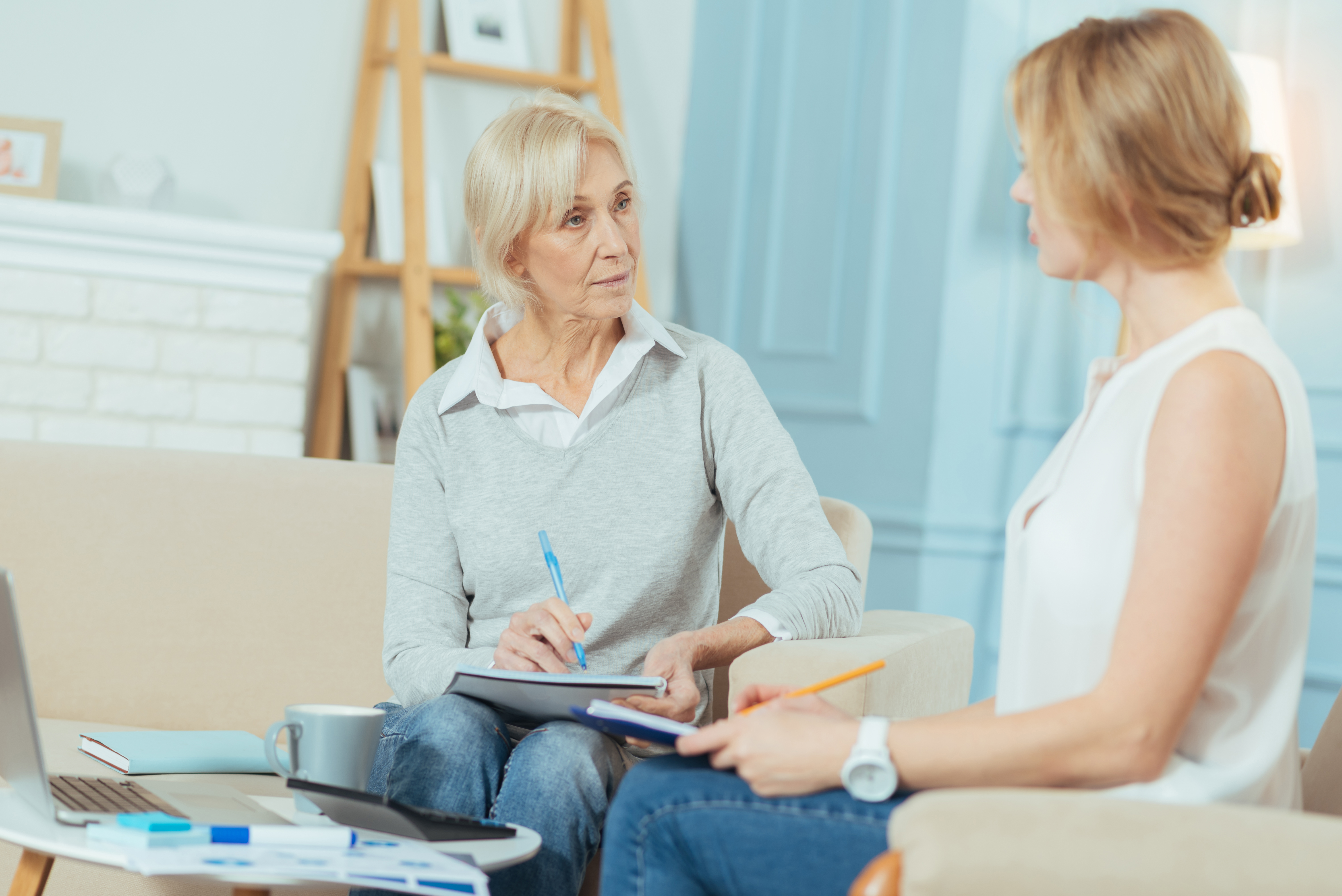 picture of 2 people facing each other with one taking notes